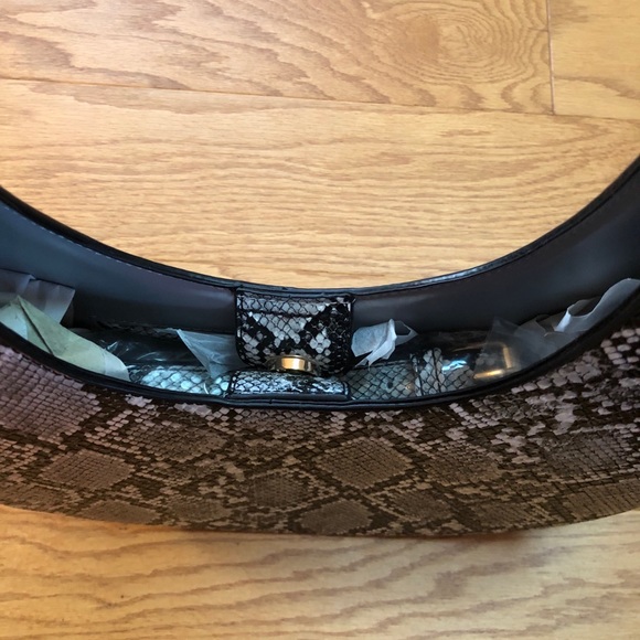 Snakeskin Shoulder Bag - Picture 6 of 7